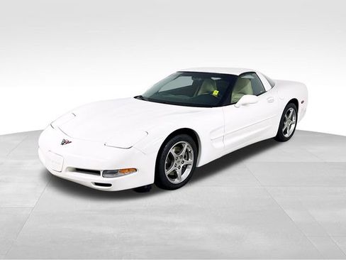 Used 2001 Chevrolet Corvette Coupe w/ Preferred Equipment Group1 RWD image 1
