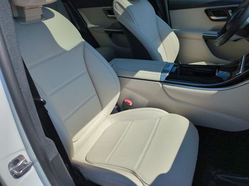 Used 2023 Mercedes-Benz GLC 300 4MATIC image 35