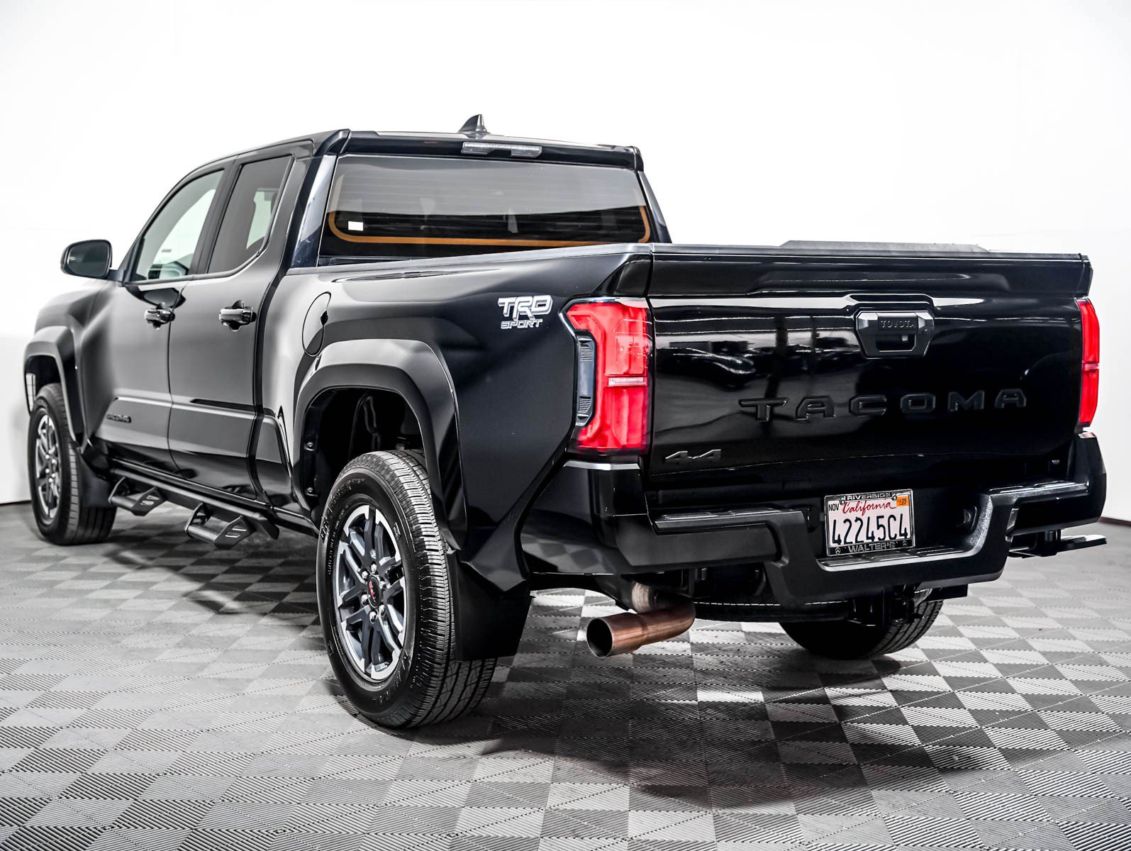 Used 2024 Toyota Tacoma TRD Sport AWD/4WD image 2