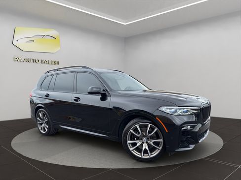 Used 2022 BMW X7 M50i image 1