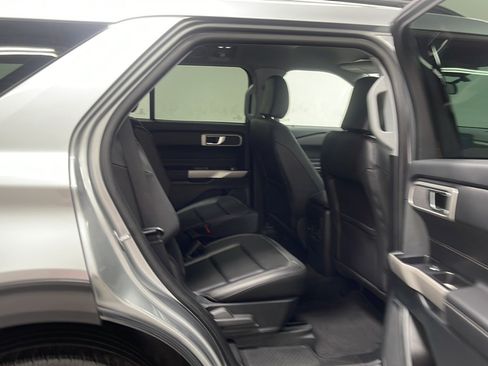 Used 2024 Ford Explorer XLT w/ Equipment Group 202A AWD/4WD image 18