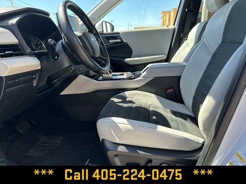 Used 2025 Mitsubishi Outlander SE AWD/4WD image 19