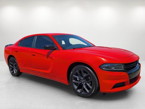 Used 2022 Dodge Charger SXT w/ Blacktop Package RWD image 3