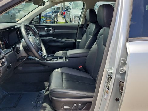 Used 2021 Kia Sorento S FWD image 11