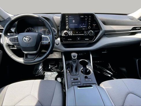 Used 2022 Toyota Highlander LE AWD/4WD image 15