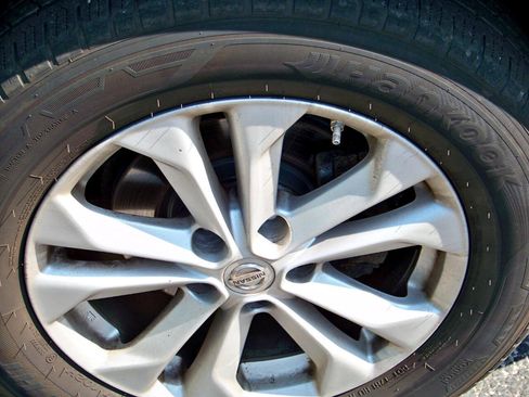 Used 2014 Nissan Rogue SV w/ SV Premium Package AWD/4WD image 22