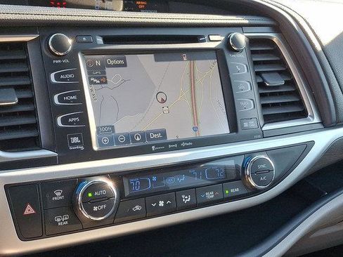 Certified 2018 Toyota Highlander Limited AWD/4WD image 15
