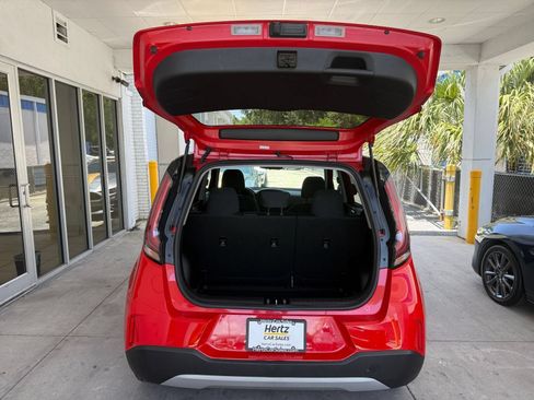 Used 2025 Kia Soul LX w/ LX Technology Package FWD image 29