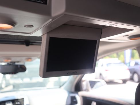 Used 2017 GMC Acadia Limited SLT FWD image 9