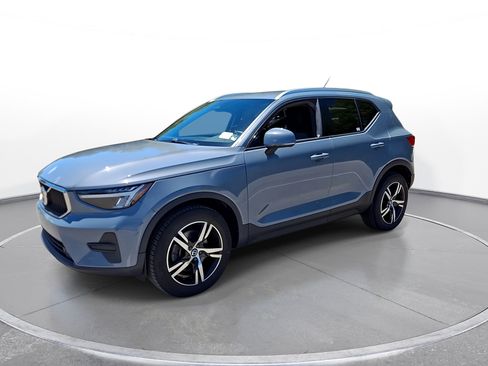 Used 2023 Volvo XC40 B5 Core AWD/4WD image 4