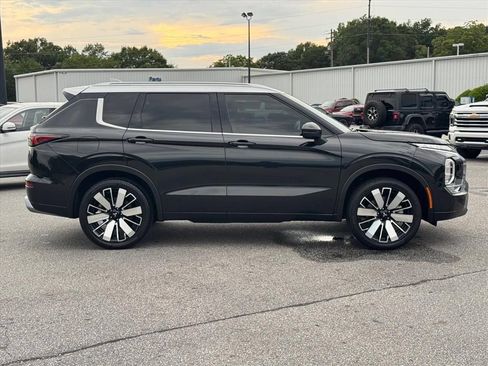 Used 2025 Mitsubishi Outlander AWD image 2