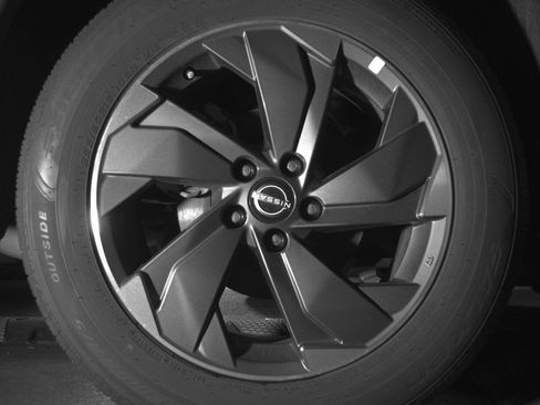 Used 2025 Nissan Rogue SV FWD image 15