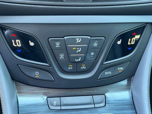 Used 2019 Buick Envision Essence w/ LPO, Active Package FWD image 27