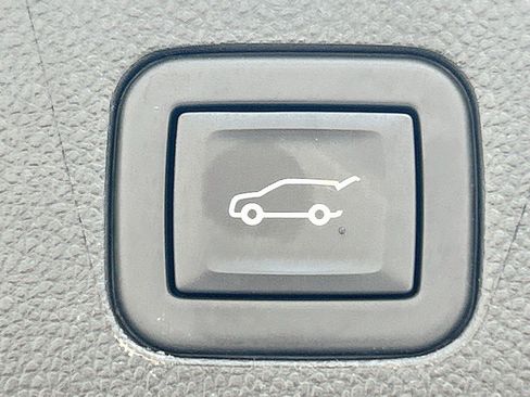 Used 2023 Chevrolet Tahoe Z71 w/ Luxury Package AWD/4WD image 15