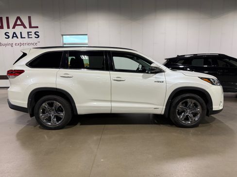 Used 2019 Toyota Highlander Limited Platinum image 8