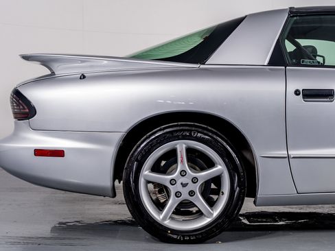 Used 1997 Pontiac Firebird Formula image 10