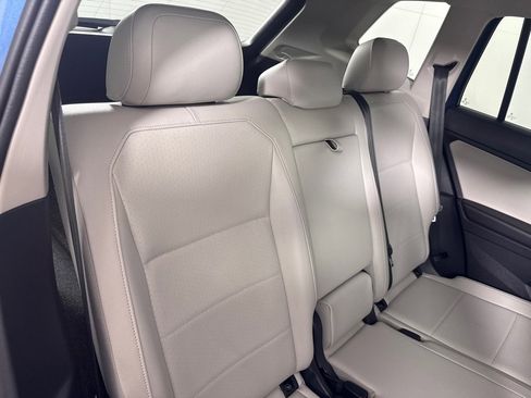 Used 2020 Volkswagen Tiguan SE w/ Panoramic Sunroof Package image 26