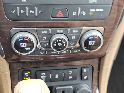 Used 2016 Buick Enclave Premium image 18