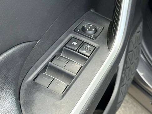 Used 2022 Toyota RAV4 XLE Premium AWD/4WD image 19