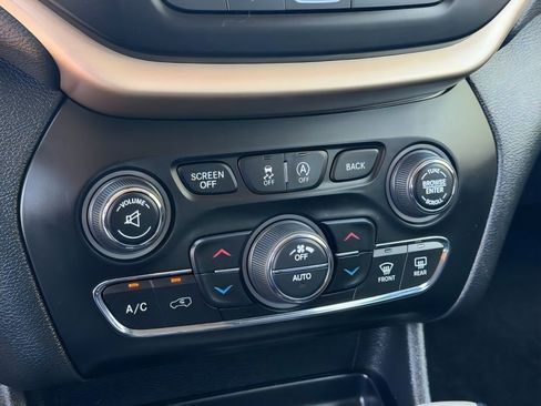 Used 2018 Jeep Cherokee Limited w/ High Altitude Package AWD/4WD image 28