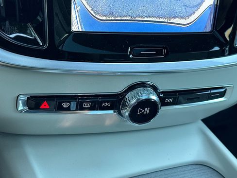 New 2026 Volvo V60 B5 Cross Country Ultra w/ Climate Package image 19