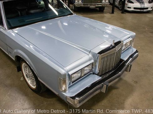 Used 1986 Lincoln Town Car image 13