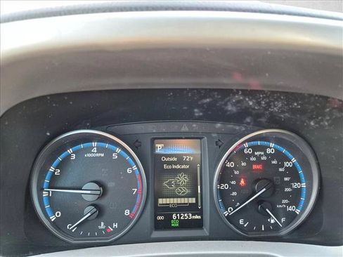 Used 2018 Toyota RAV4 LE FWD image 9