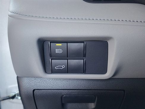 Used 2022 Toyota Highlander XLE image 28