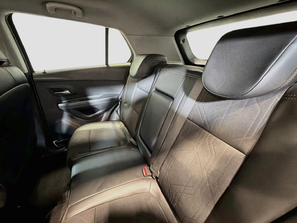 Used 2019 Chevrolet Trax LT w/ LT Convenience Package FWD image 22
