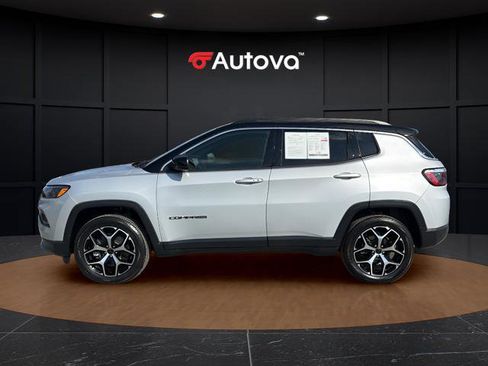 Used 2025 Jeep Compass Limited AWD/4WD image 2