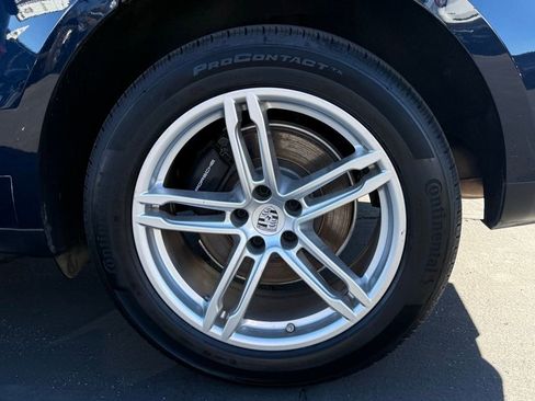 Used 2022 Porsche Macan w/ Premium Package Plus image 12