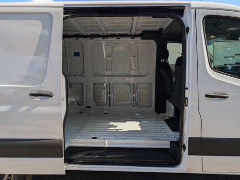Used 2025 Mercedes-Benz Sprinter 2500 image 14