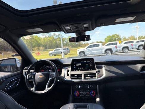 Used 2021 Chevrolet Suburban Premier image 18