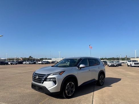 Certified 2024 Nissan Rogue SV FWD image 9