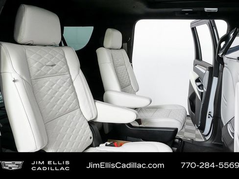 Certified 2026 Cadillac Escalade ESV Platinum Sport w/ LPO, ONYX Package AWD/4WD image 25