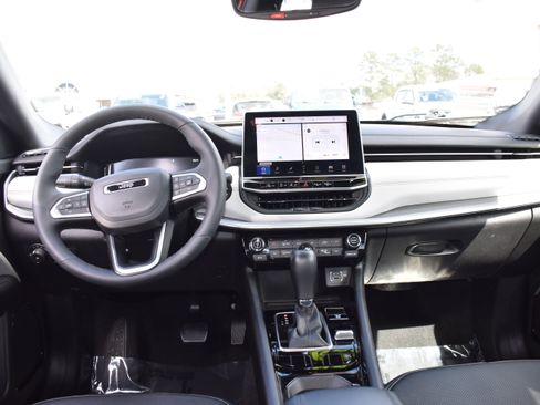 Used 2025 Jeep Compass Limited w/ Elite Group image 31