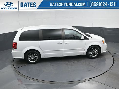 Used 2016 Dodge Grand Caravan SE image 49