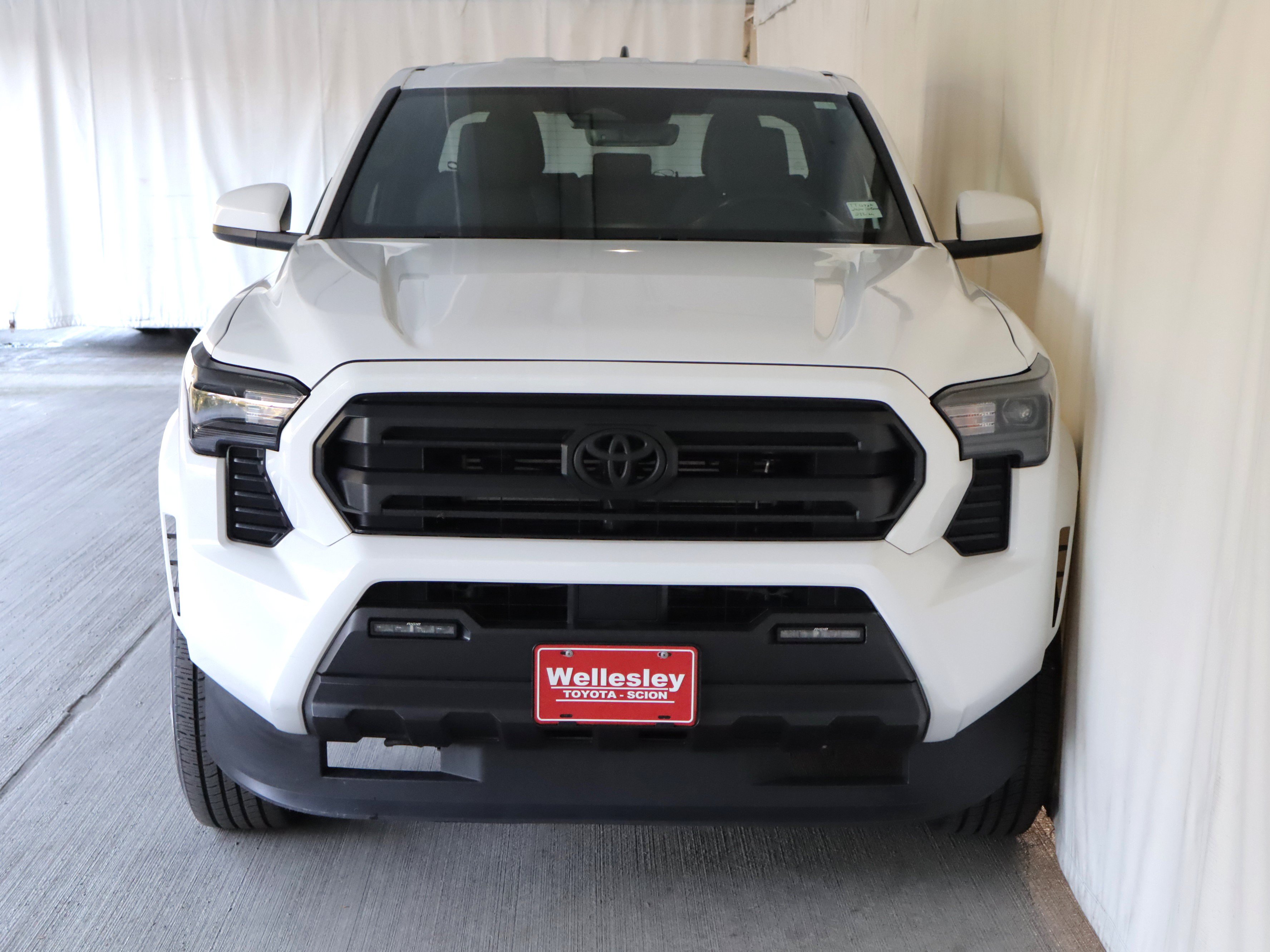 Used 2024 Toyota Tacoma SR5 AWD/4WD image 3