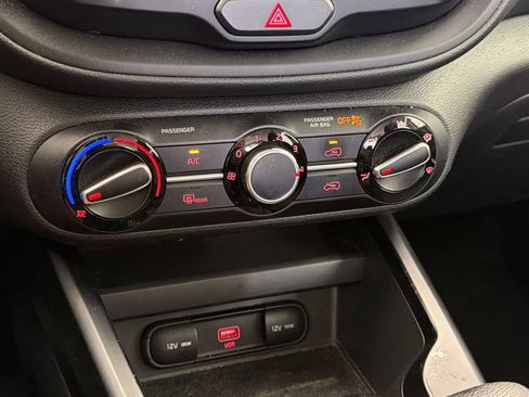 Used 2020 Kia Soul LX FWD image 18