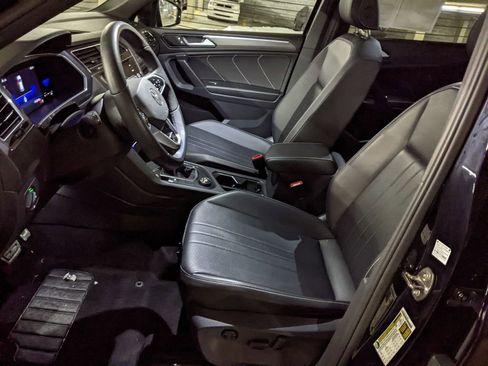 Certified 2022 Volkswagen Tiguan SE R-Line image 11