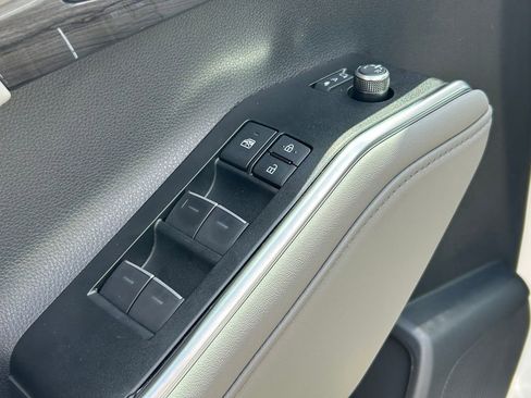 Used 2026 Toyota Highlander Limited AWD/4WD image 26