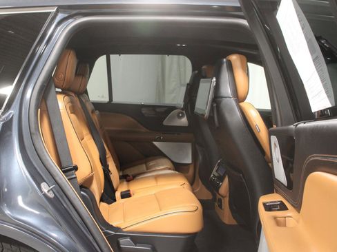 Used 2021 Lincoln Aviator Black Label w/ Dynamic Handling Package AWD/4WD image 11