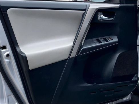 Used 2018 Toyota RAV4 XLE image 22