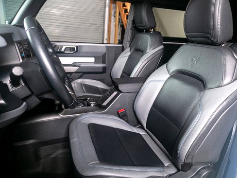 Used 2022 Ford Bronco Black Diamond image 4