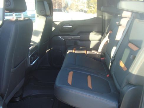 Used 2022 GMC Sierra 1500 AT4 w/ AT4 Preferred Package image 16