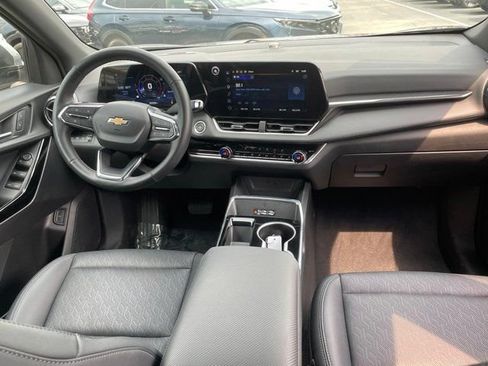 Used 2025 Chevrolet Equinox LT w/ Convenience Package II AWD/4WD image 6
