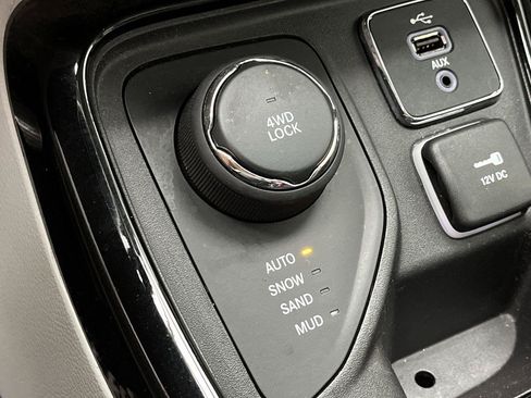 Used 2018 Jeep Compass Limited AWD/4WD image 15