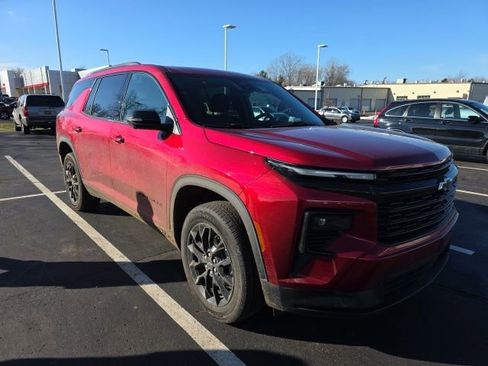 Used 2024 Chevrolet Traverse LT w/ Midnight/Sport Edition image 14