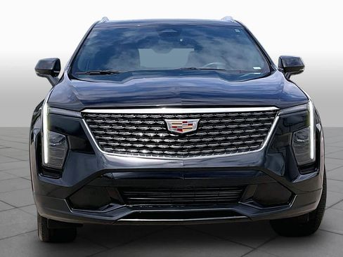 Used 2024 Cadillac XT4 Premium Luxury image 3