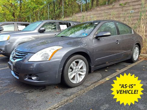 Used 2010 Nissan Altima 3.5 SR image 1